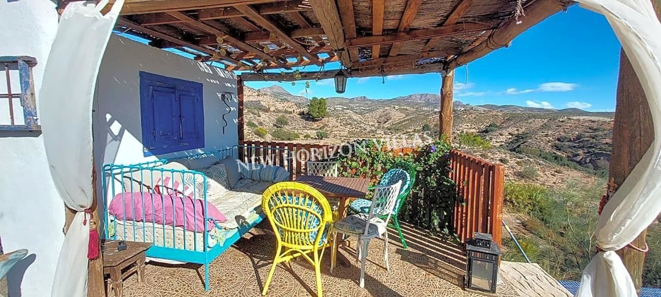 Chalet de 2 habitaciones en Oria en alquiler con piscina garaje - 850 € (Ref: 7876764)