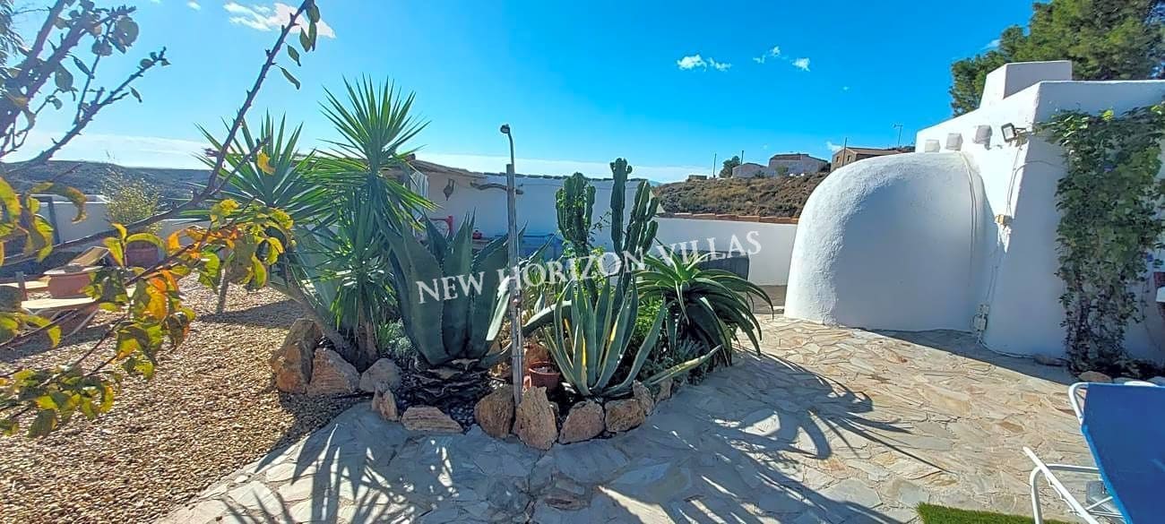 Chalet de 2 habitaciones en Oria en alquiler con piscina garaje - 850 € (Ref: 7876764)