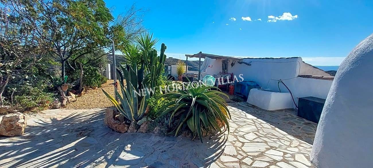 Chalet de 2 habitaciones en Oria en alquiler con piscina garaje - 850 € (Ref: 7876764)