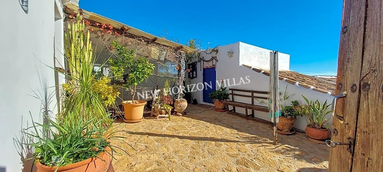 Chalet de 2 habitaciones en Oria en alquiler con piscina garaje - 850 € (Ref: 7876764)