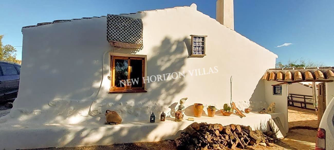 Chalet de 2 habitaciones en Oria en alquiler con piscina garaje - 850 € (Ref: 7876764)