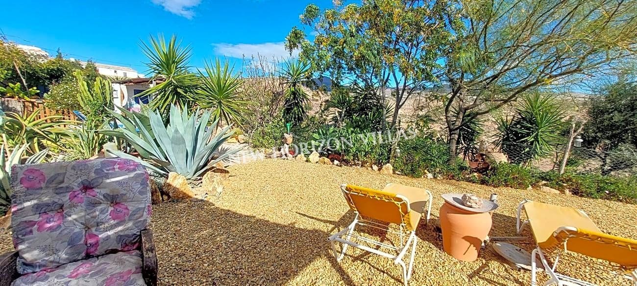 Chalet de 2 habitaciones en Oria en alquiler con piscina garaje - 850 € (Ref: 7876764)