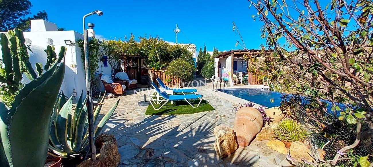 Chalet de 2 habitaciones en Oria en alquiler con piscina garaje - 850 € (Ref: 7876764)