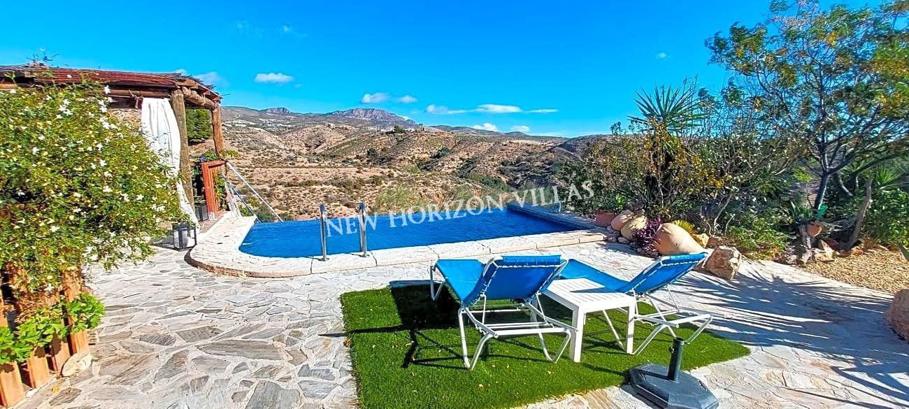 Chalet de 2 habitaciones en Oria en alquiler con piscina garaje - 850 € (Ref: 7876764)