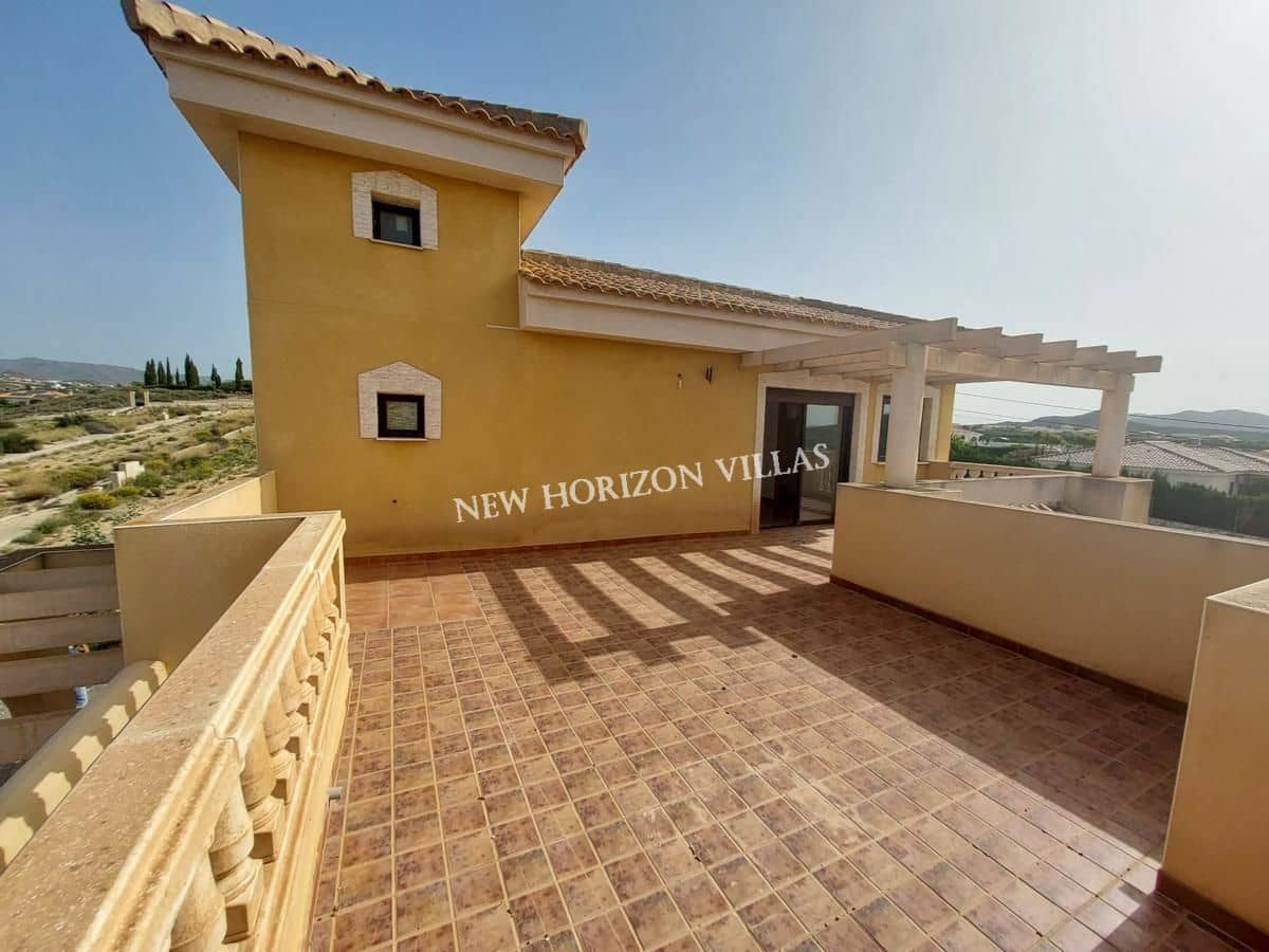 3 makuuhuone Huvila vuokrattavana paikassa Zurgena - 700 € (Ref: 8335386)