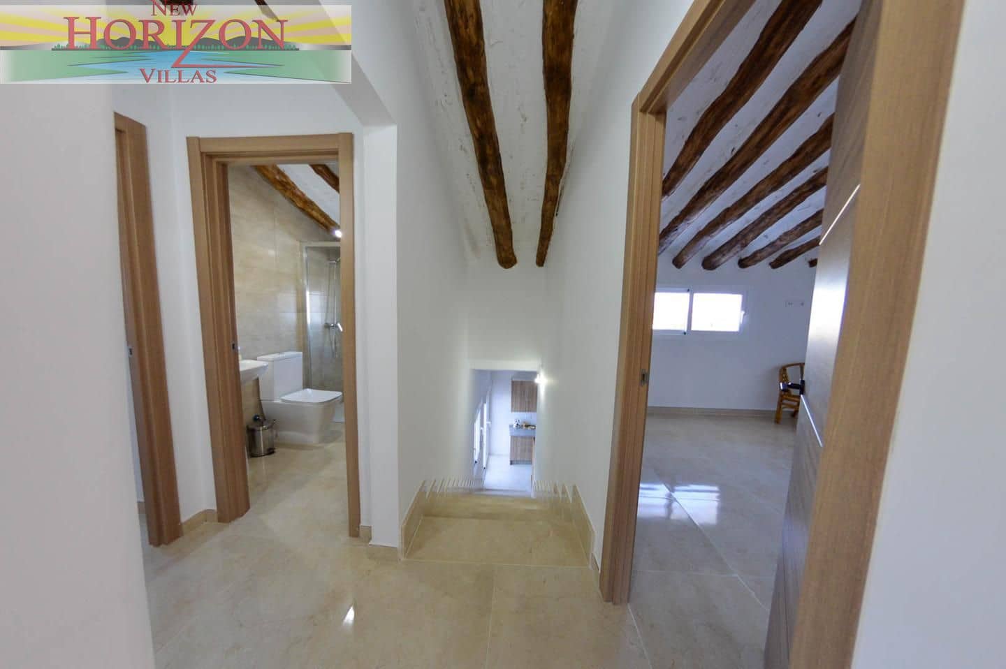8 bedroom Villa for rent in La Alfoquia - € 1,200 (Ref: 8712936)