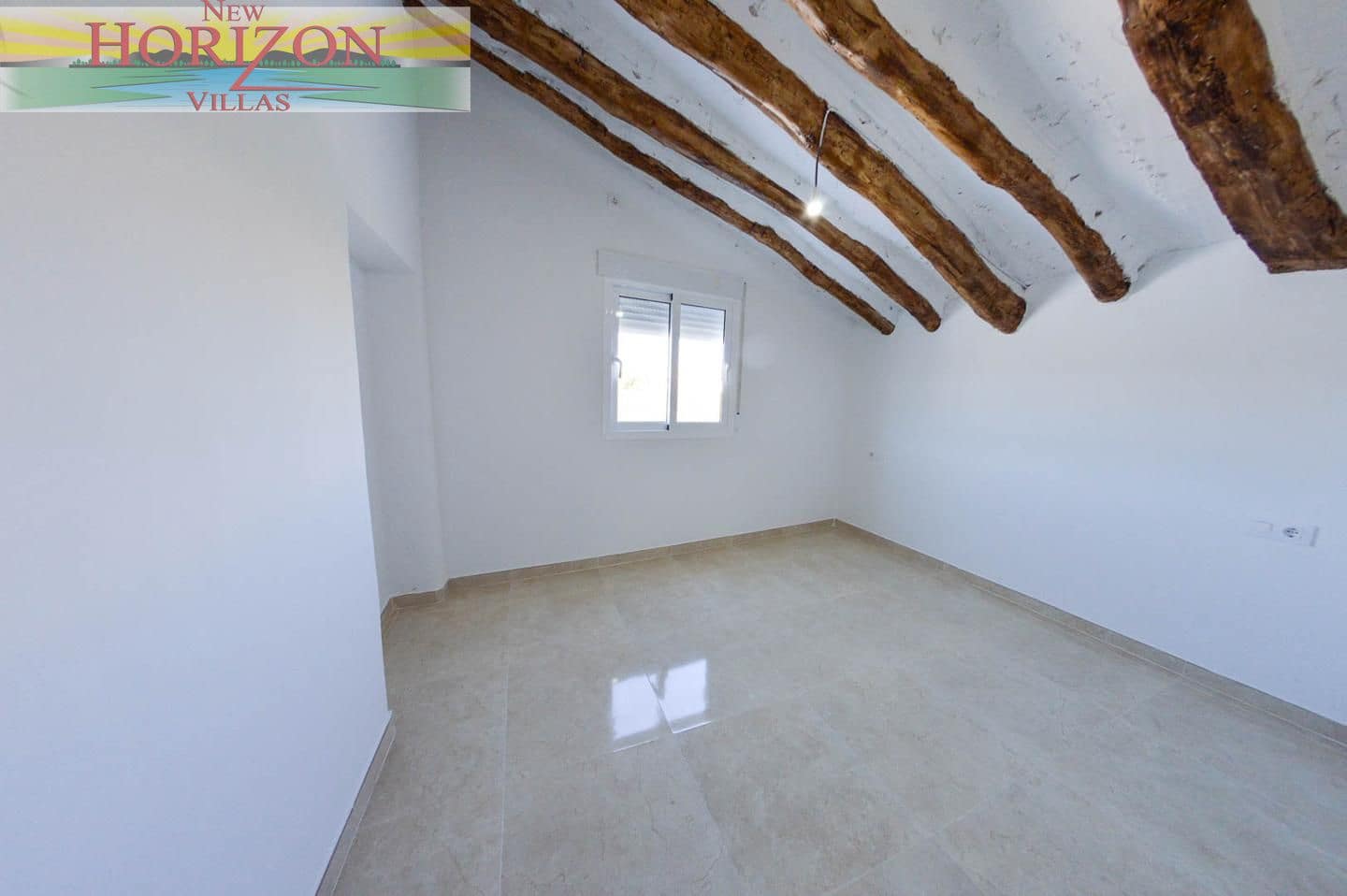 8 bedroom Villa for rent in La Alfoquia - € 1,200 (Ref: 8712936)