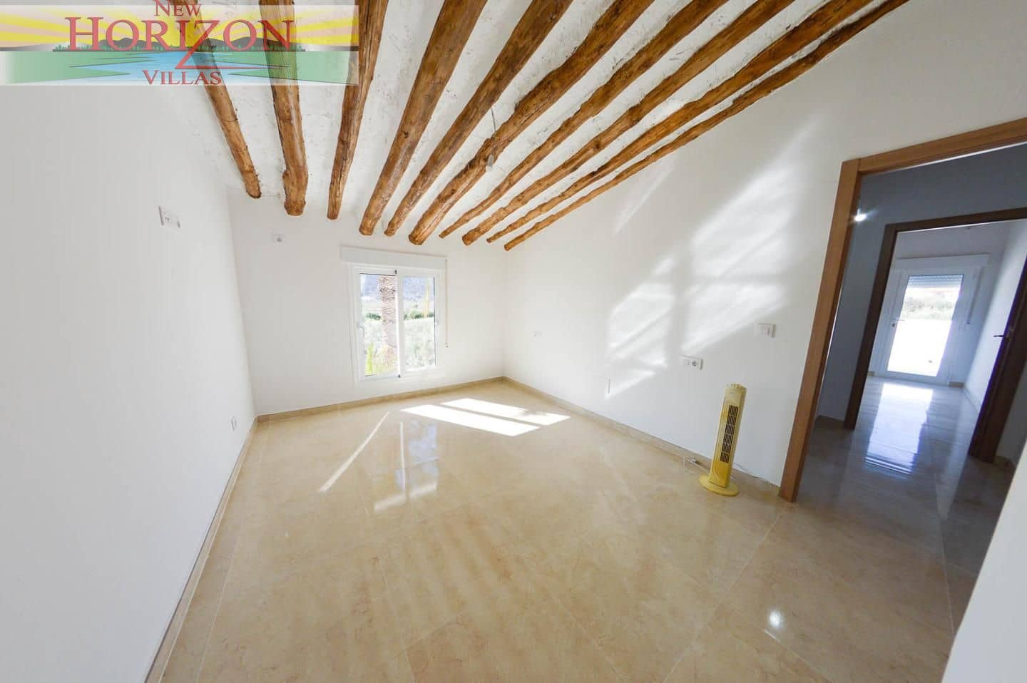 8 bedroom Villa for rent in La Alfoquia - € 1,200 (Ref: 8712936)