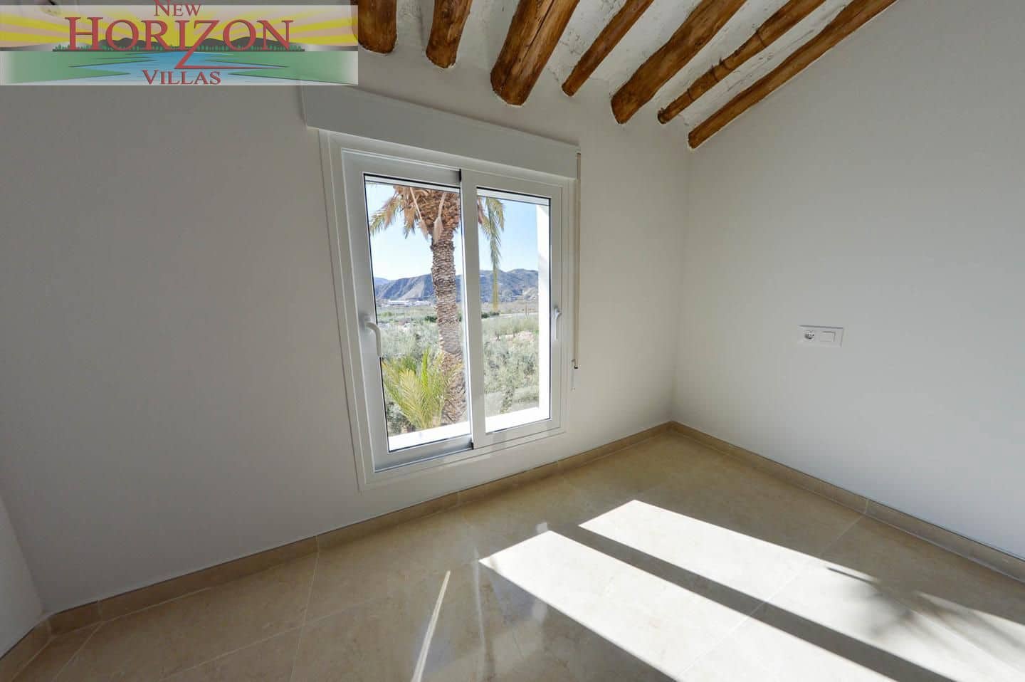 8 bedroom Villa for rent in La Alfoquia - € 1,200 (Ref: 8712936)