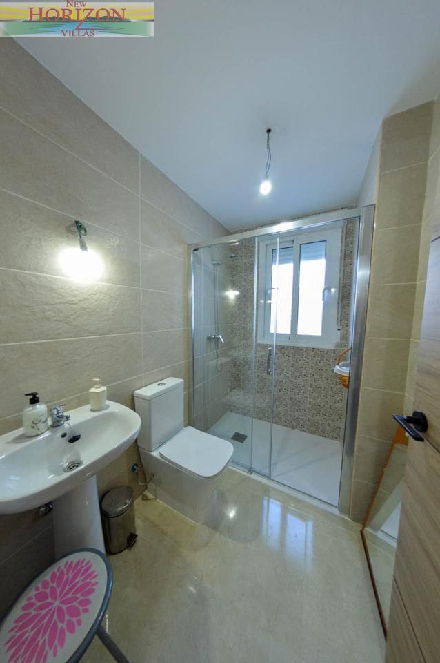 8 bedroom Villa for rent in La Alfoquia - € 1,200 (Ref: 8712936)