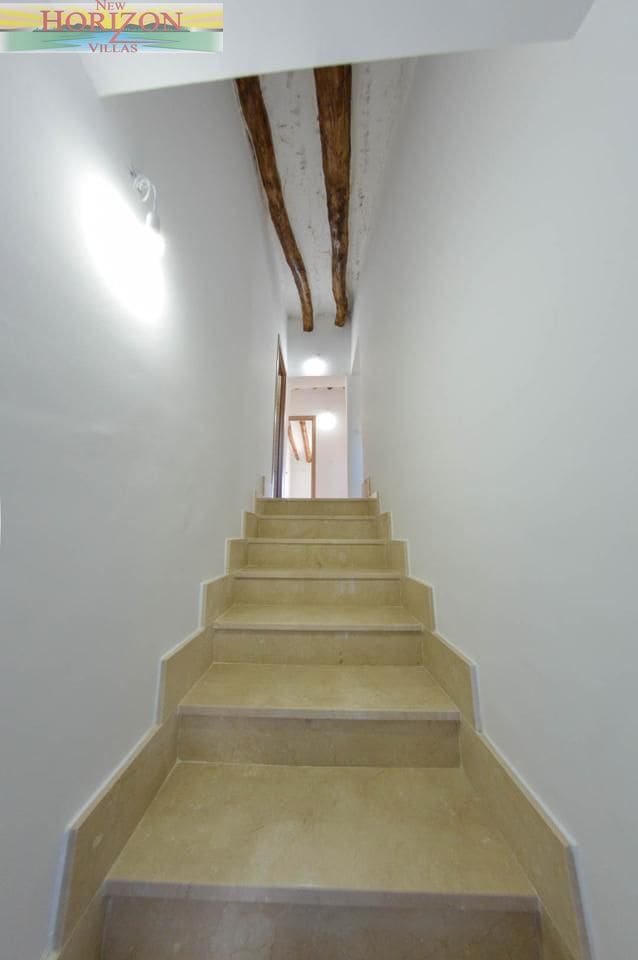 8 bedroom Villa for rent in La Alfoquia - € 1,200 (Ref: 8712936)