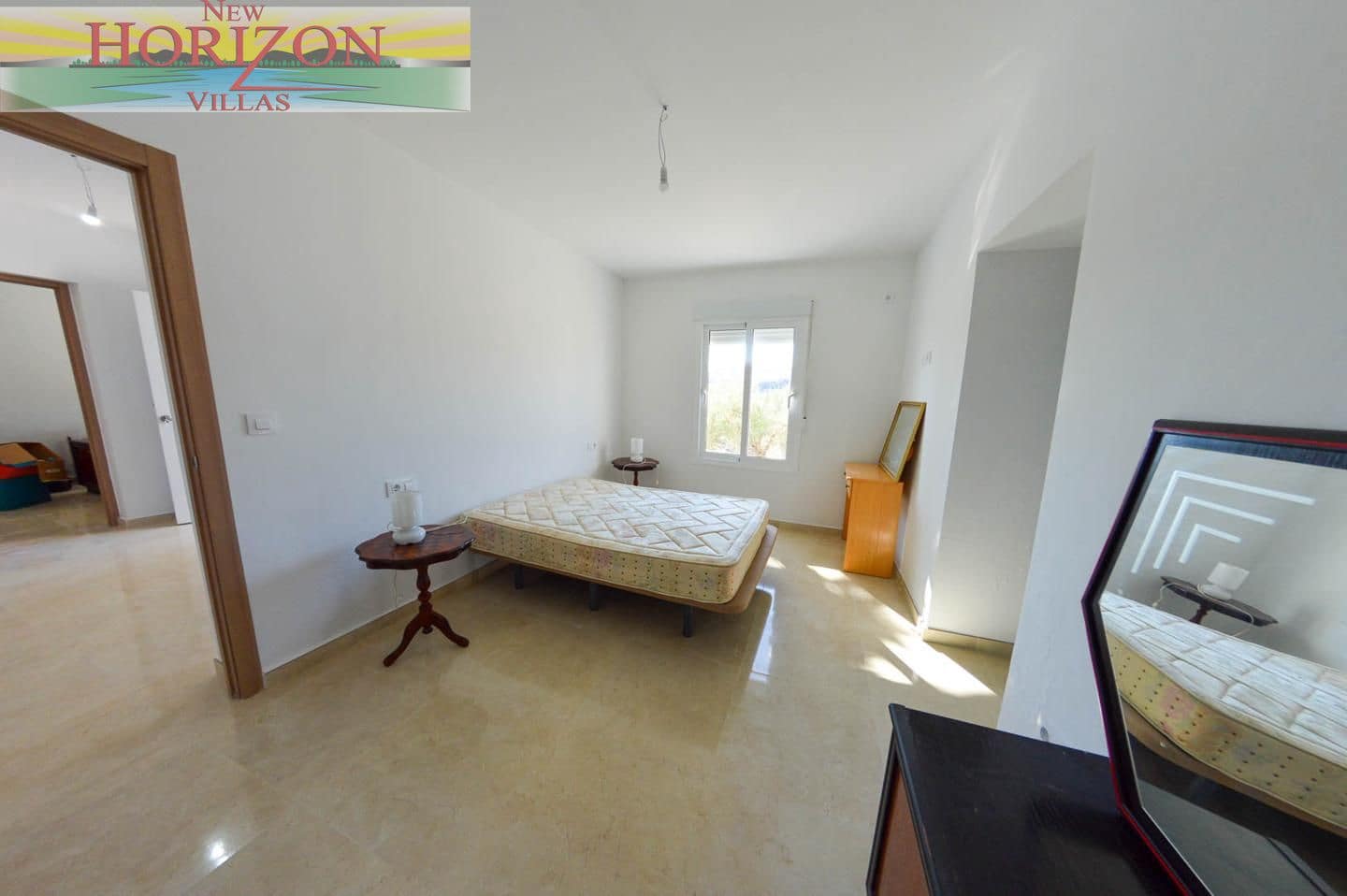 8 bedroom Villa for rent in La Alfoquia - € 1,200 (Ref: 8712936)
