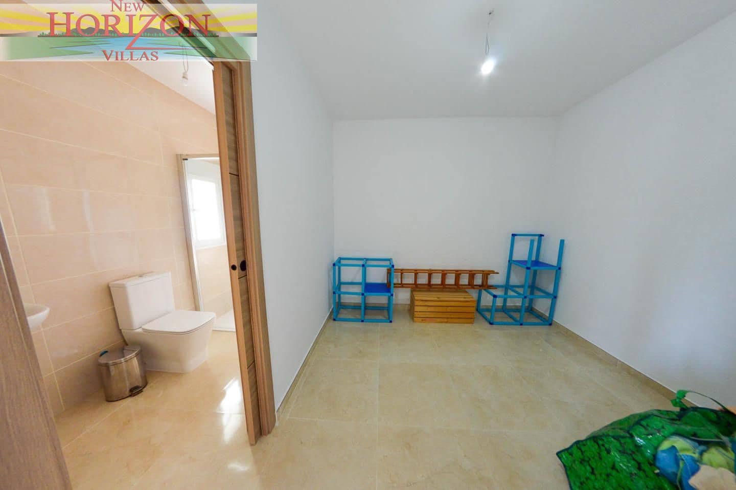 8 bedroom Villa for rent in La Alfoquia - € 1,200 (Ref: 8712936)