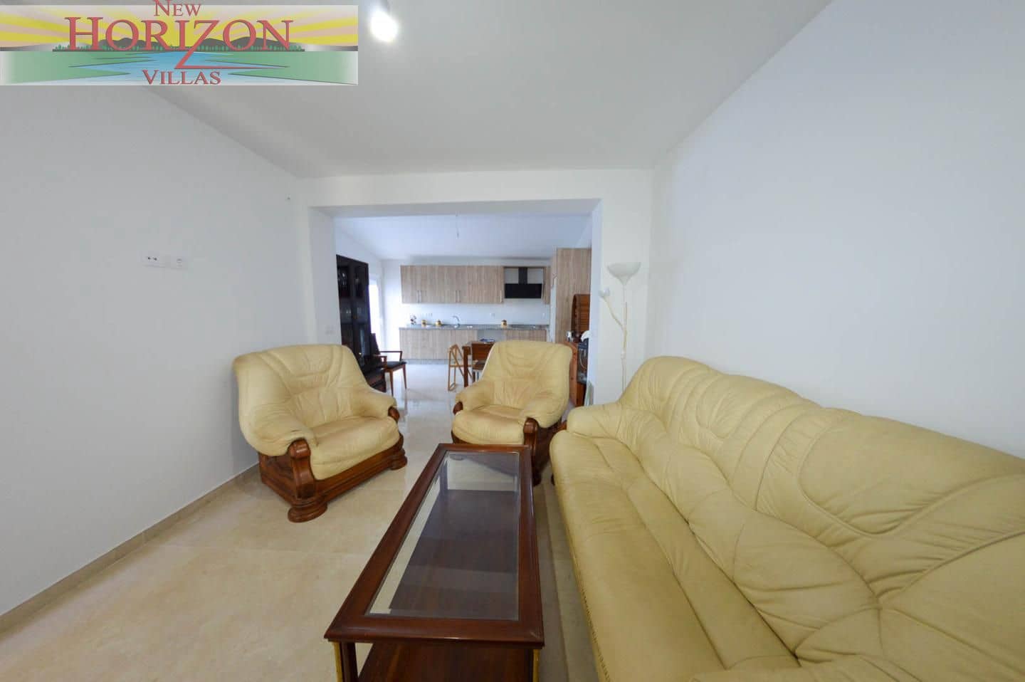 8 bedroom Villa for rent in La Alfoquia - € 1,200 (Ref: 8712936)