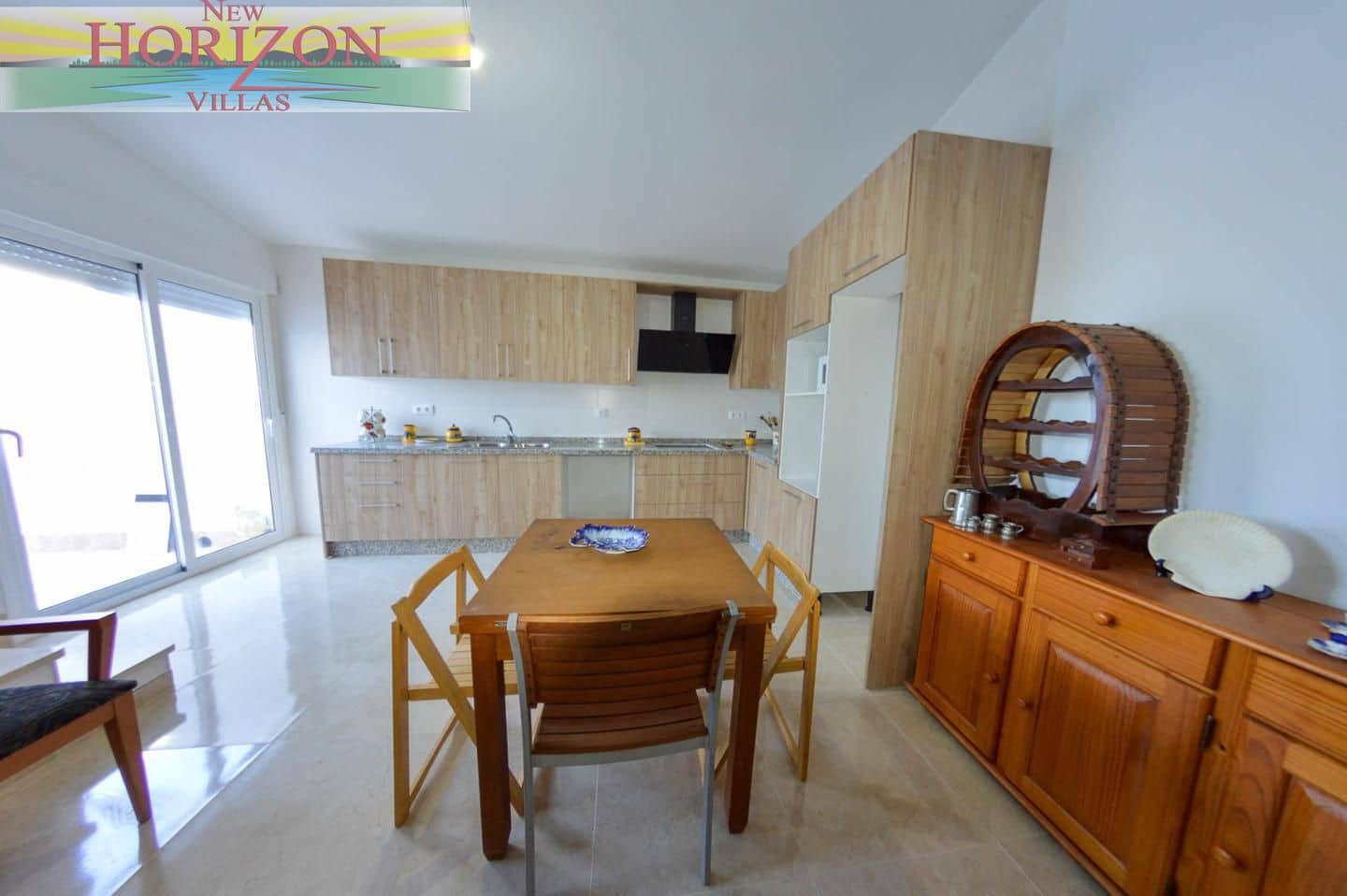 8 bedroom Villa for rent in La Alfoquia - € 1,200 (Ref: 8712936)