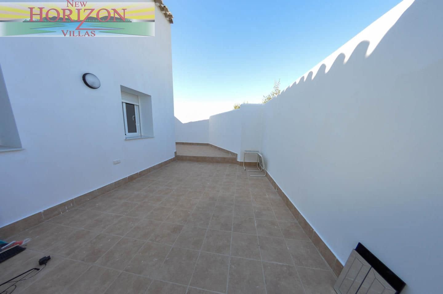 8 bedroom Villa for rent in La Alfoquia - € 1,200 (Ref: 8712936)