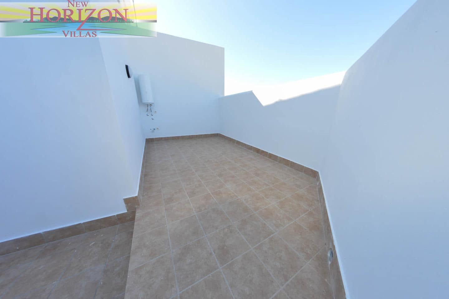 8 bedroom Villa for rent in La Alfoquia - € 1,200 (Ref: 8712936)