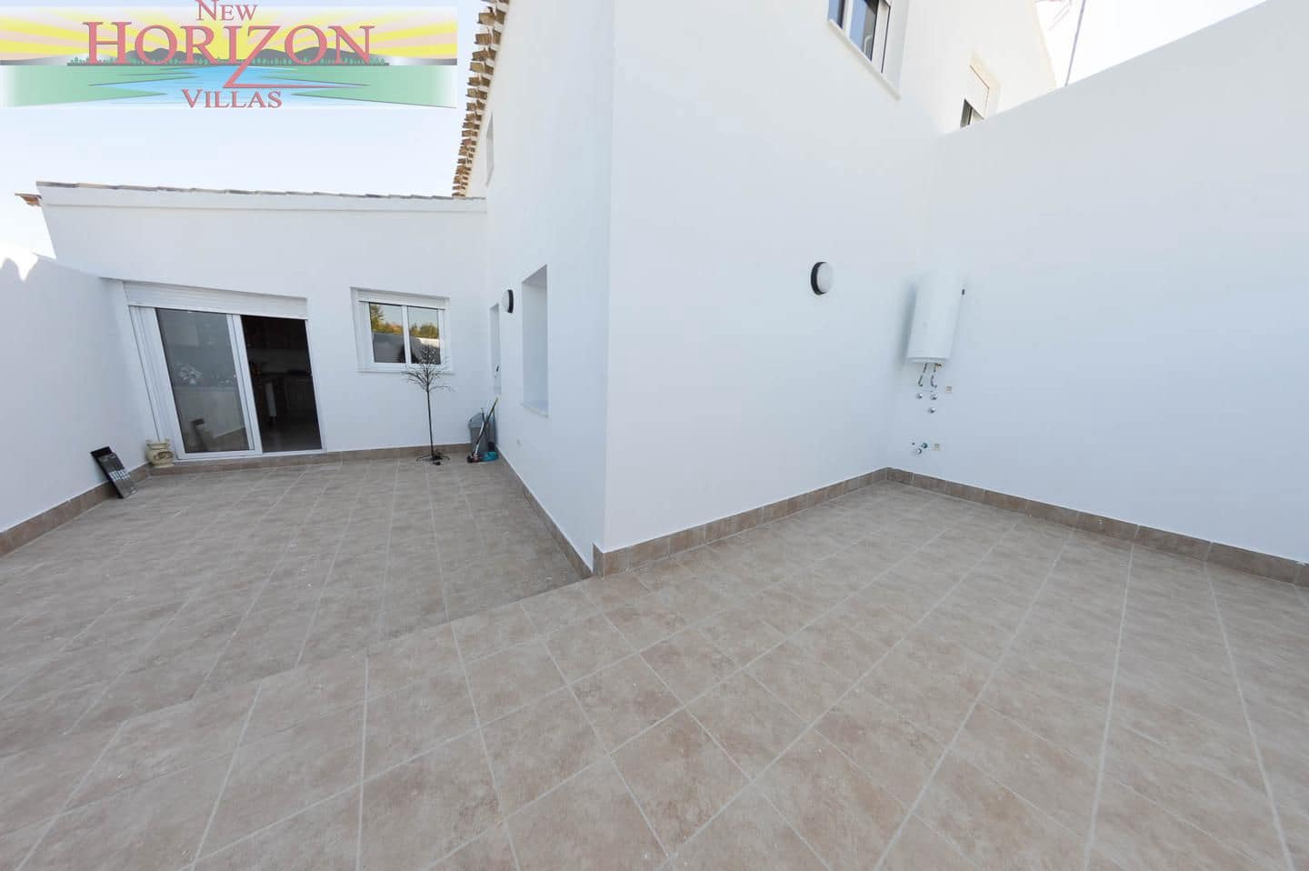 8 bedroom Villa for rent in La Alfoquia - € 1,200 (Ref: 8712936)
