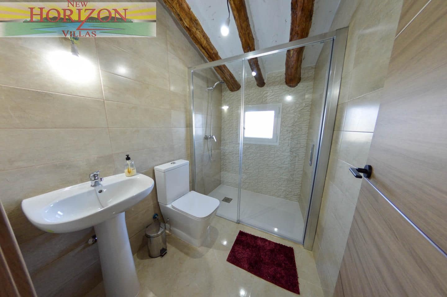 8 bedroom Villa for rent in La Alfoquia - € 1,200 (Ref: 8712936)