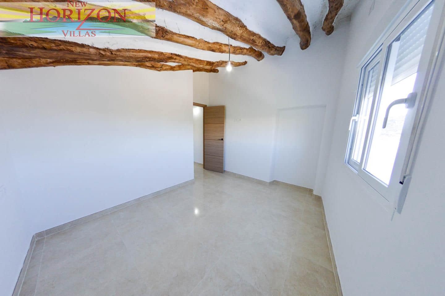 8 bedroom Villa for rent in La Alfoquia - € 1,200 (Ref: 8712936)