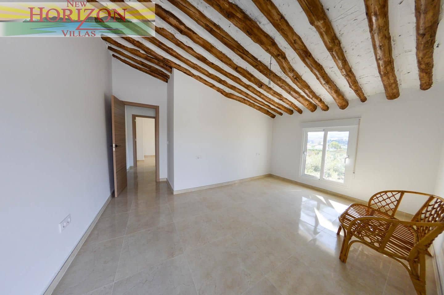 8 bedroom Villa for rent in La Alfoquia - € 1,200 (Ref: 8712936)