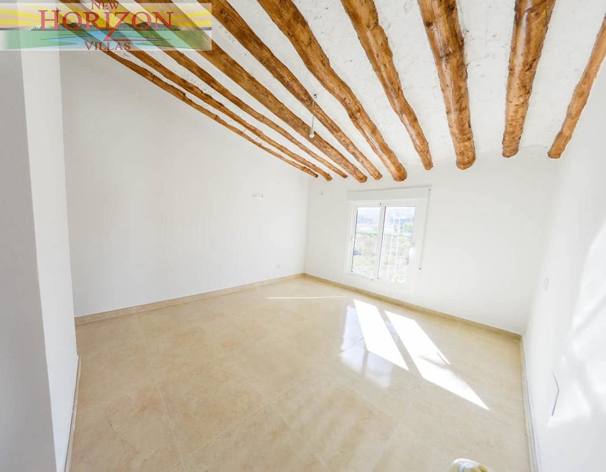 8 bedroom Villa for rent in La Alfoquia - € 1,200 (Ref: 8712936)