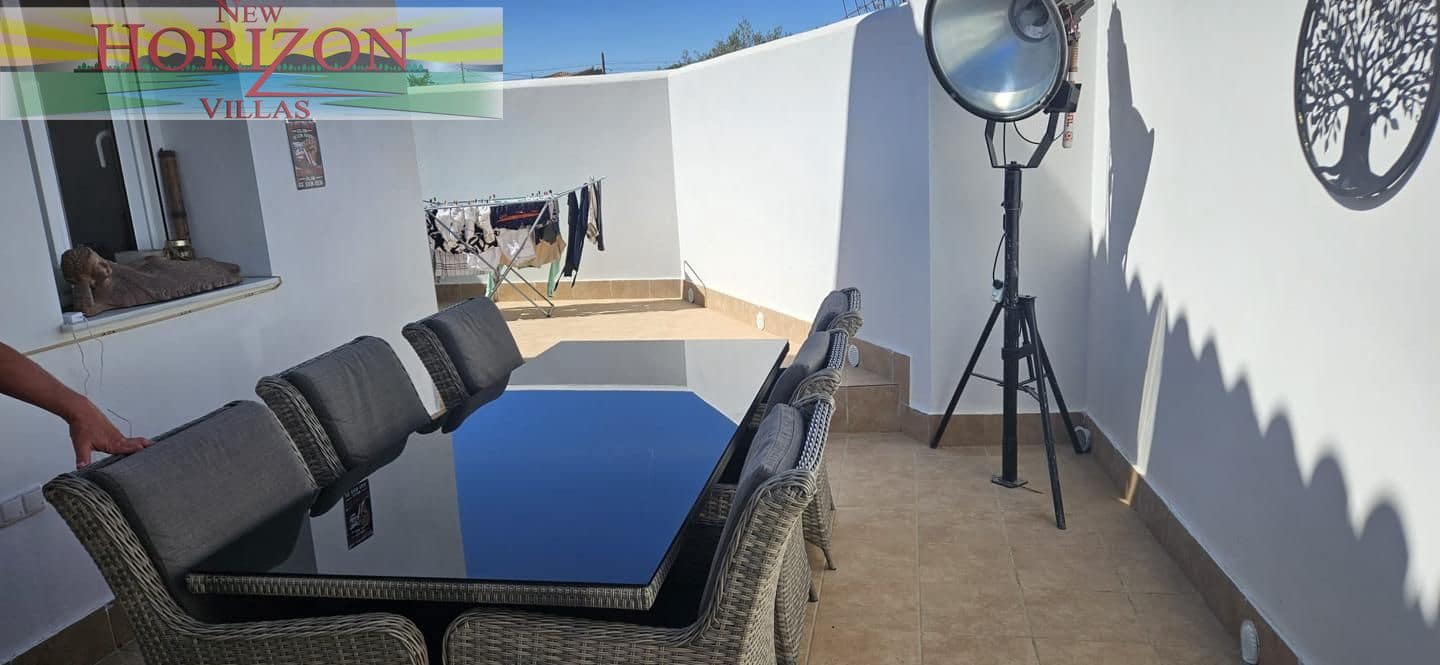 8 bedroom Villa for rent in La Alfoquia - € 1,200 (Ref: 8712936)