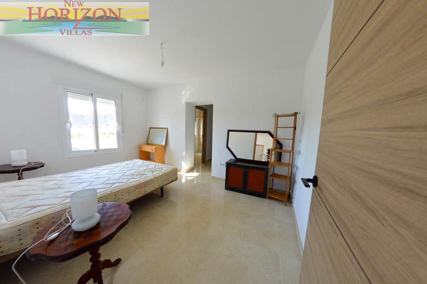 8 bedroom Villa for rent in La Alfoquia - € 1,200 (Ref: 8712936)