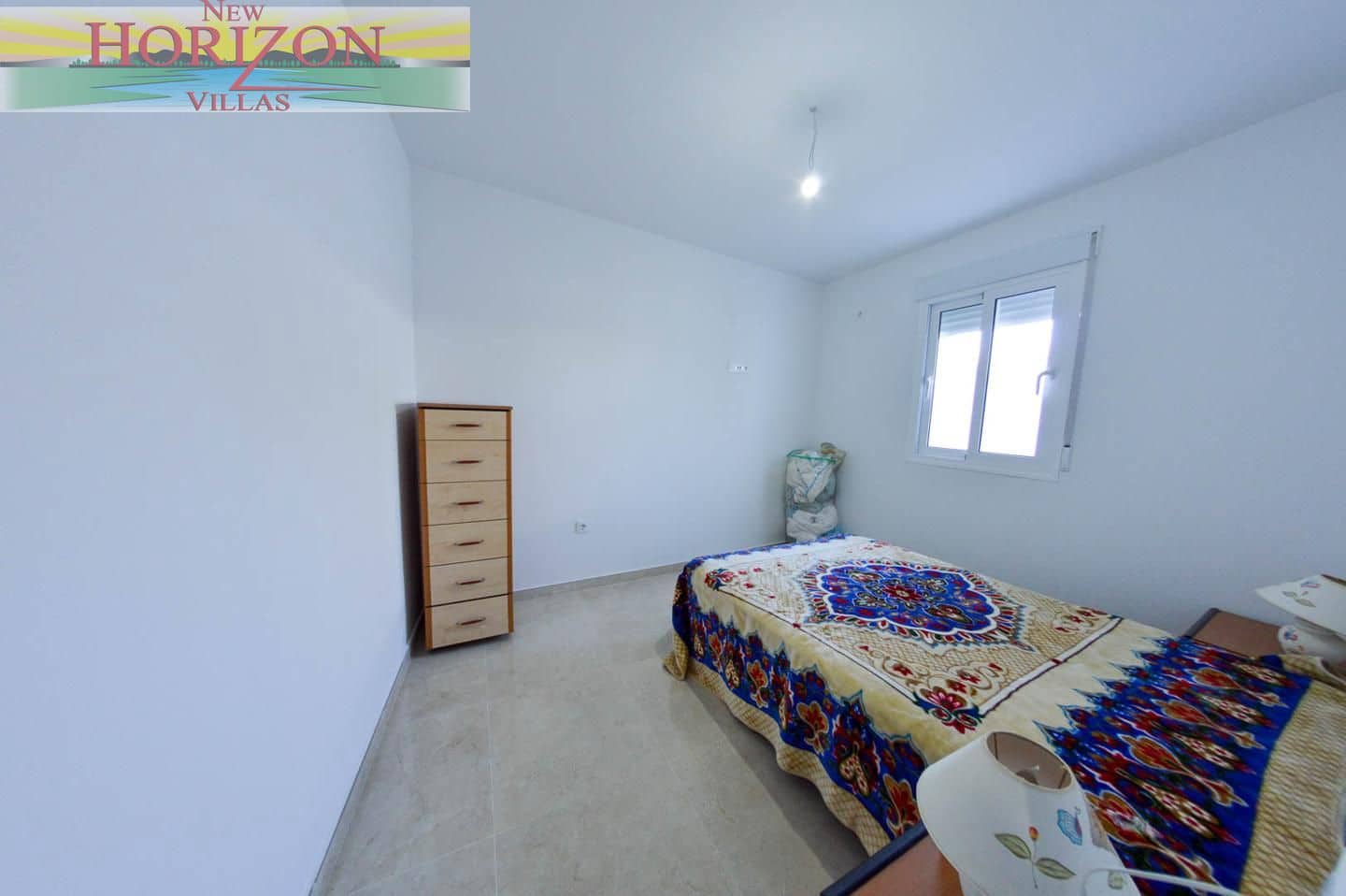 8 bedroom Villa for rent in La Alfoquia - € 1,200 (Ref: 8712936)