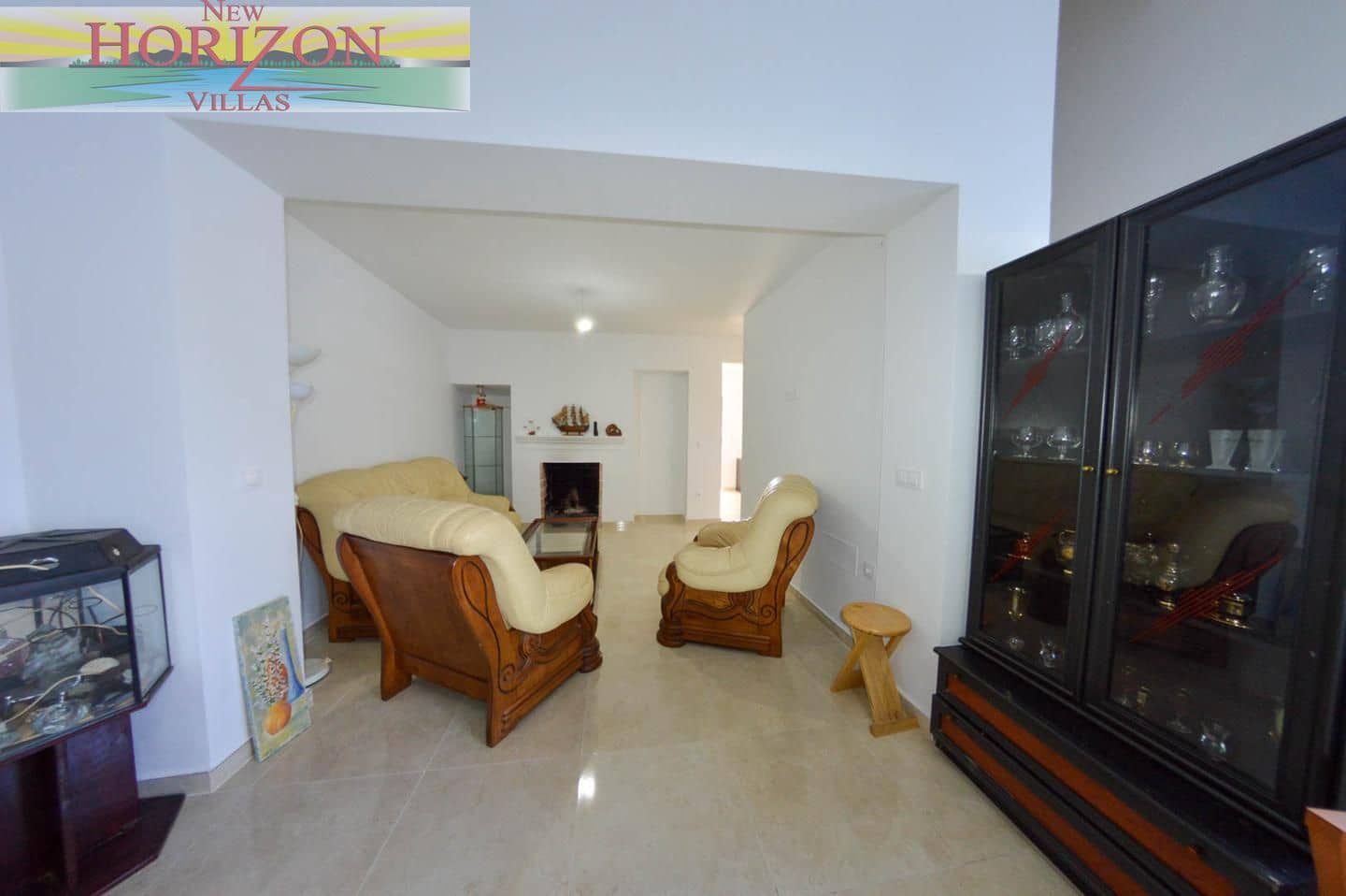 8 bedroom Villa for rent in La Alfoquia - € 1,200 (Ref: 8712936)