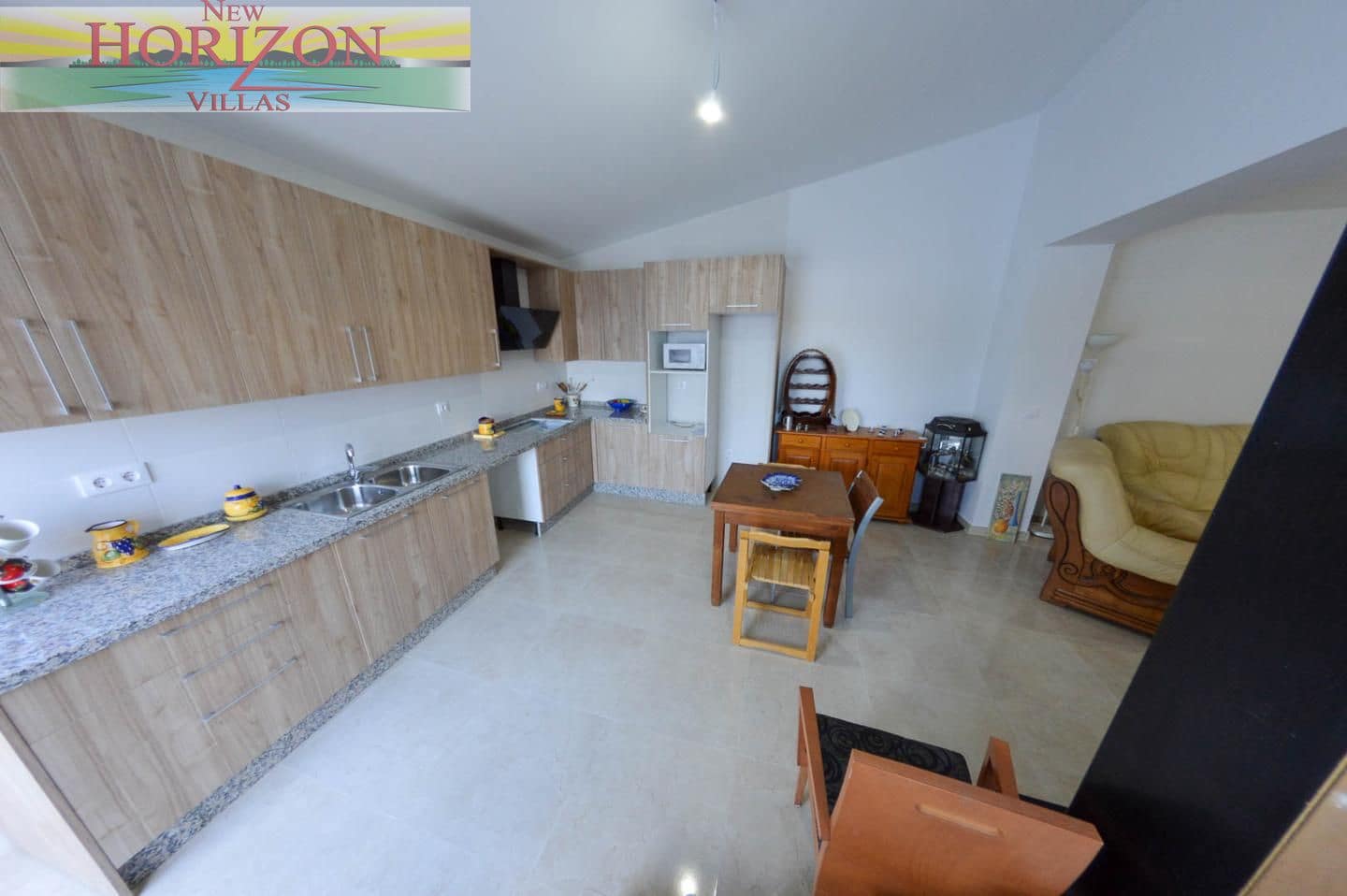 8 bedroom Villa for rent in La Alfoquia - € 1,200 (Ref: 8712936)