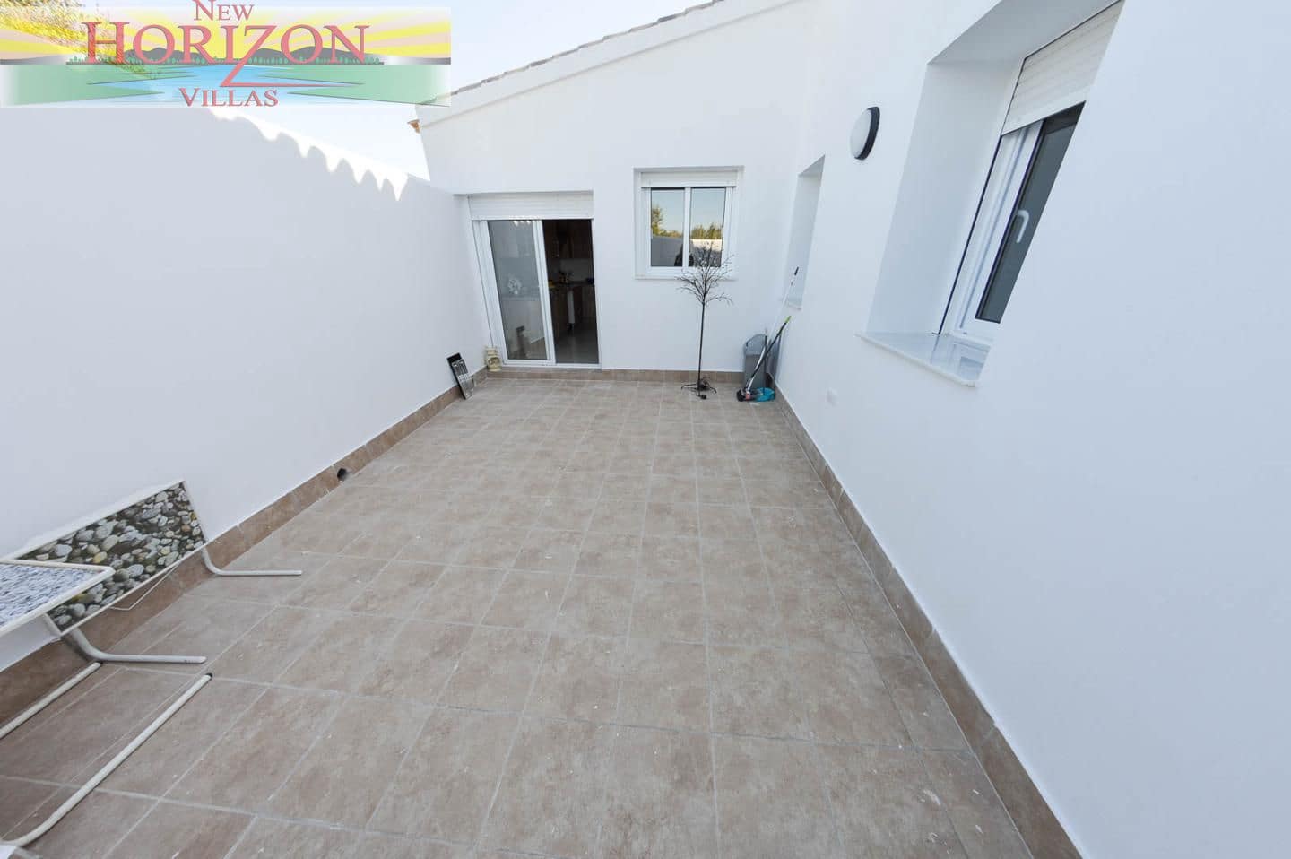 8 bedroom Villa for rent in La Alfoquia - € 1,200 (Ref: 8712936)