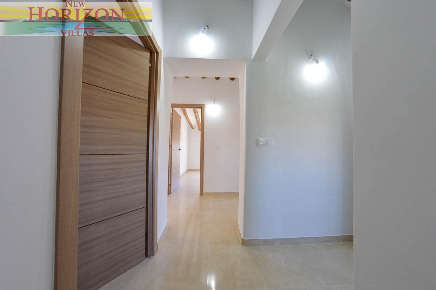 8 bedroom Villa for rent in La Alfoquia - € 1,200 (Ref: 8712936)