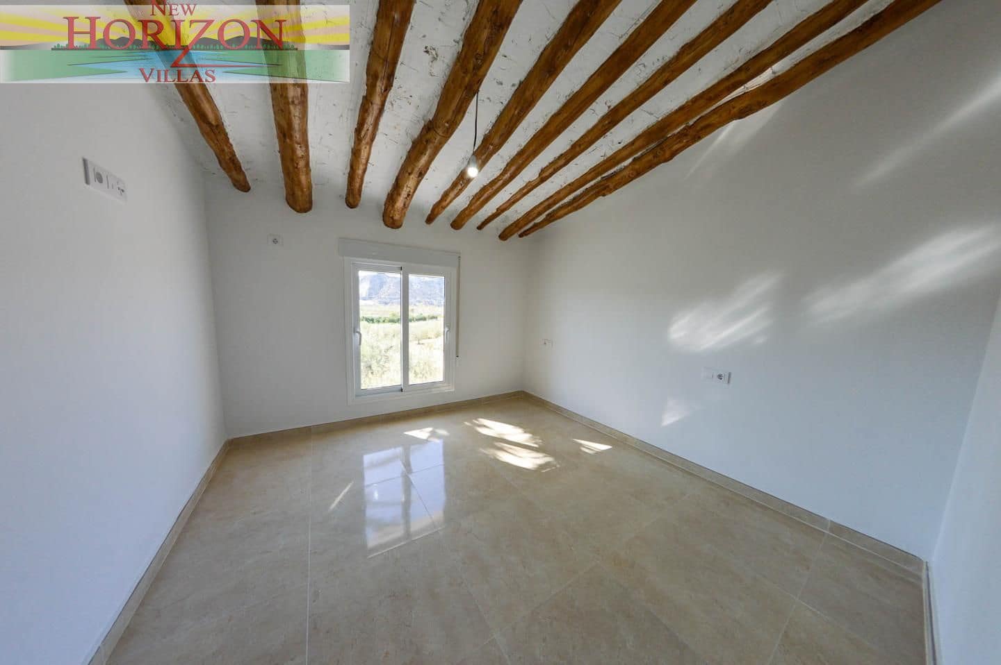 8 bedroom Villa for rent in La Alfoquia - € 1,200 (Ref: 8712936)