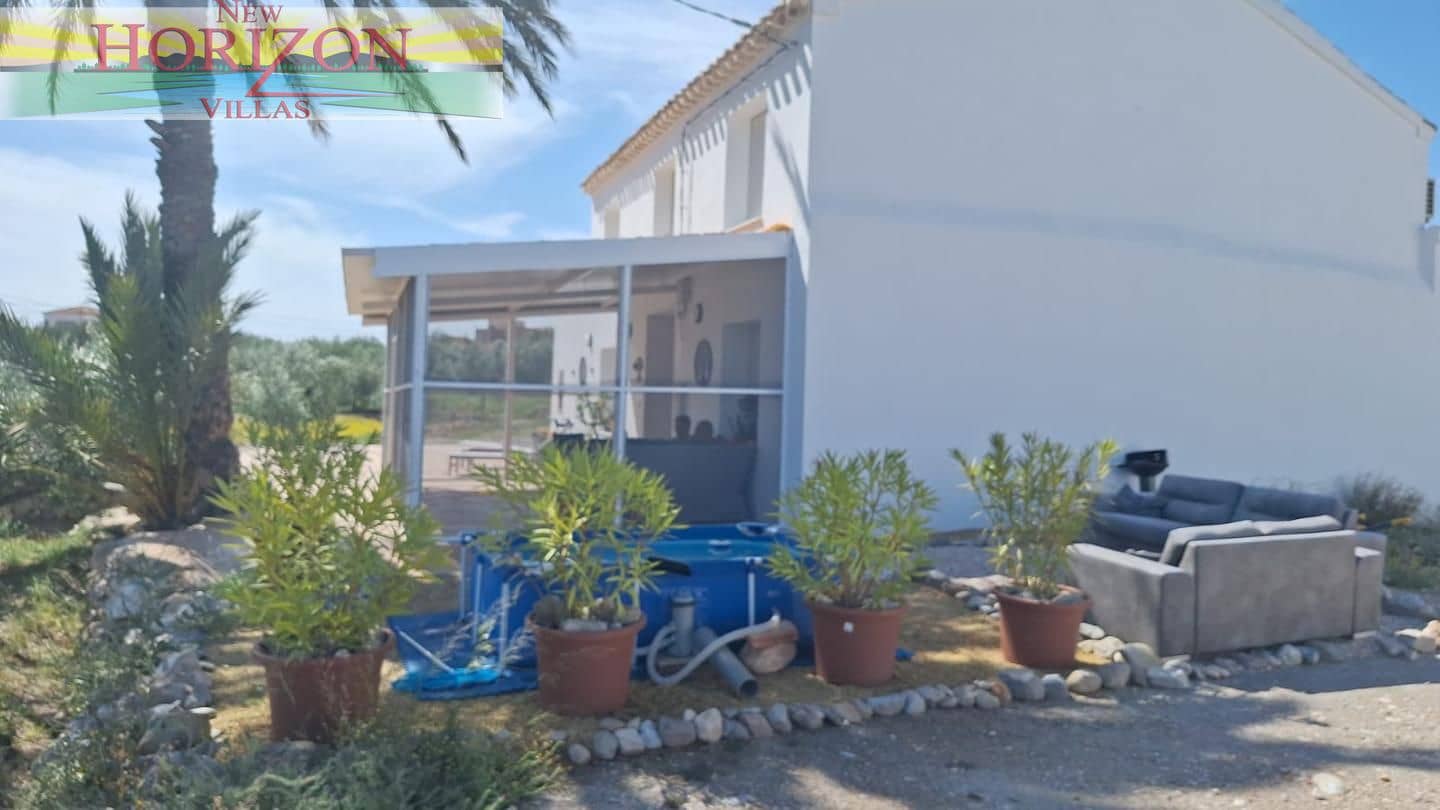 8 bedroom Villa for rent in La Alfoquia - € 1,200 (Ref: 8712936)