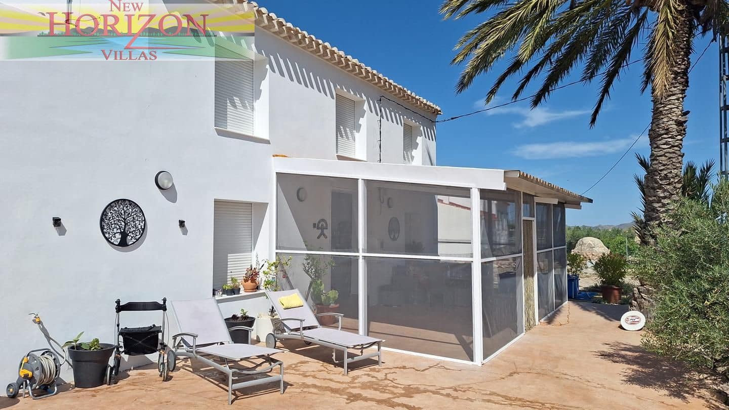 8 bedroom Villa for rent in La Alfoquia - € 1,200 (Ref: 8712936)