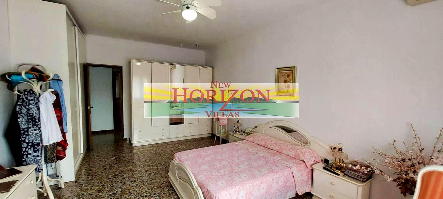 4 bedroom Villa for sale in Cuevas del Almanzora - € 249,950 (Ref: 9061790)