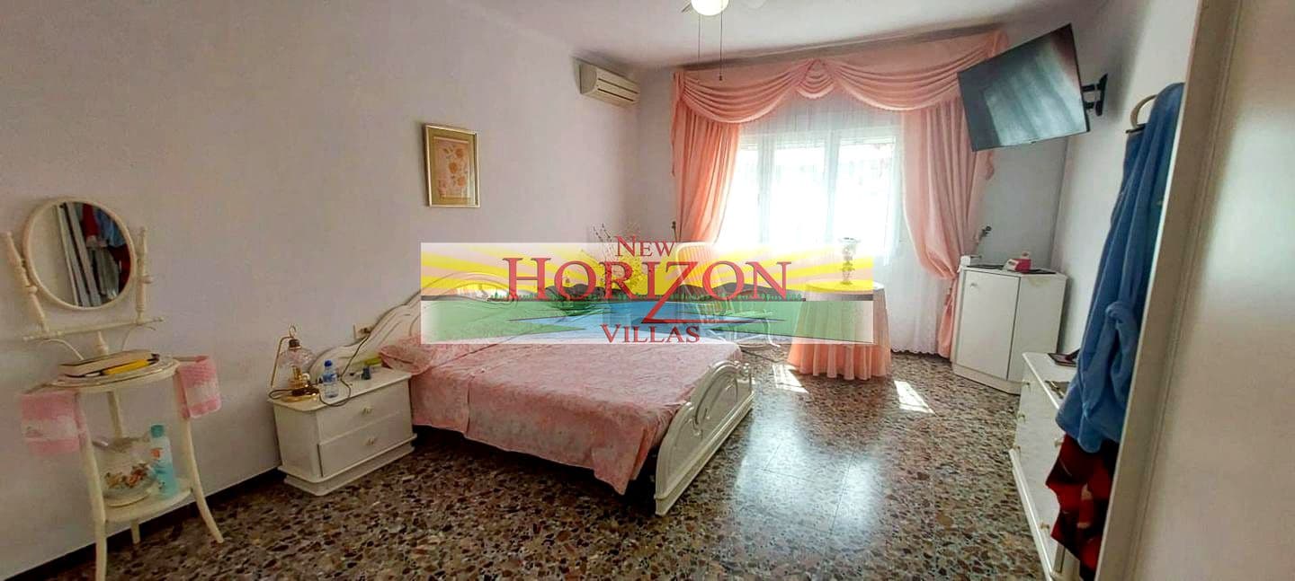 4 bedroom Villa for sale in Cuevas del Almanzora - € 249,950 (Ref: 9061790)