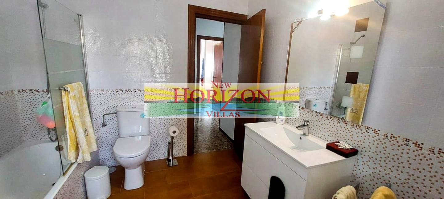 4 bedroom Villa for sale in Cuevas del Almanzora - € 249,950 (Ref: 9061790)