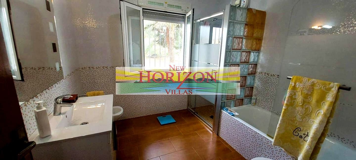 4 bedroom Villa for sale in Cuevas del Almanzora - € 249,950 (Ref: 9061790)