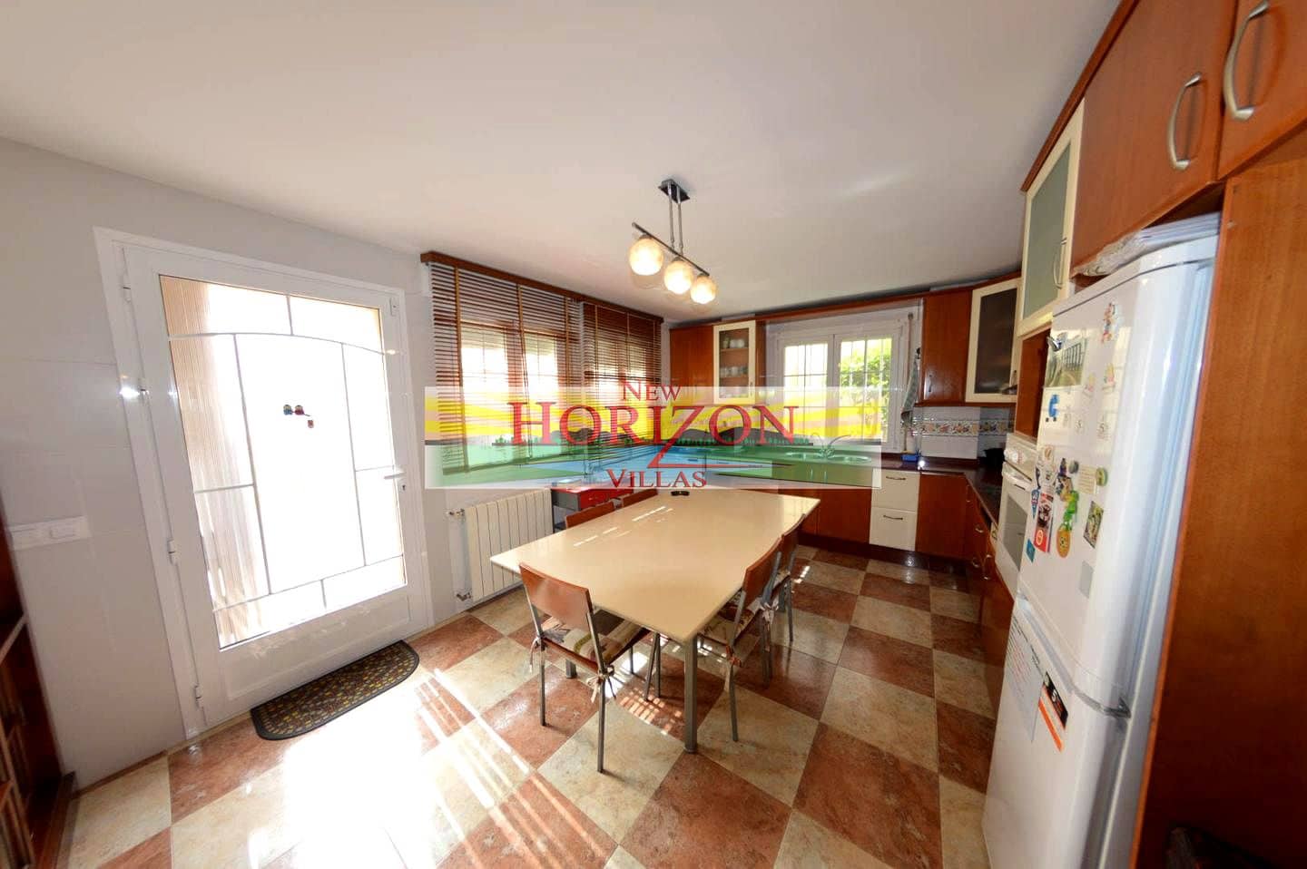 5 soveværelse Villa til salg i Huercal-Overa - € 370.000 (Ref: 9064321)