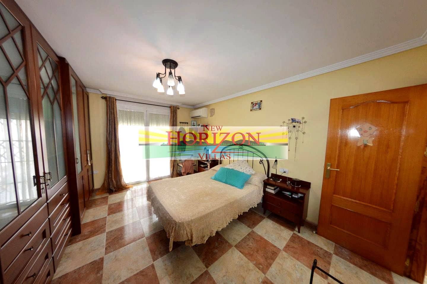 5 soveværelse Villa til salg i Huercal-Overa - € 370.000 (Ref: 9064321)