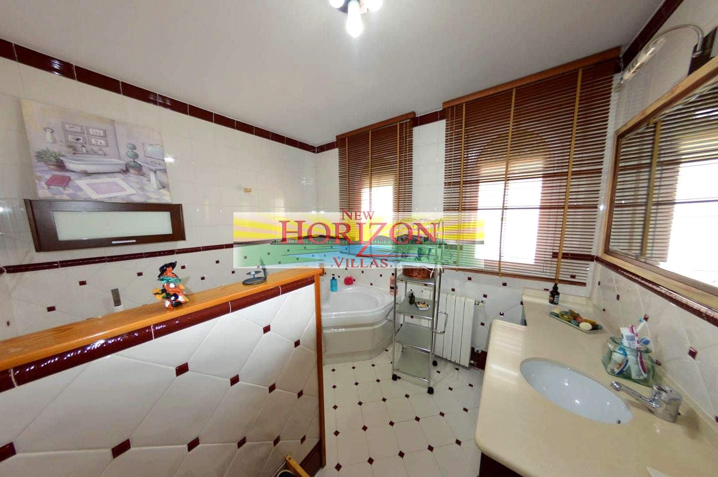 5 soveværelse Villa til salg i Huercal-Overa - € 370.000 (Ref: 9064321)