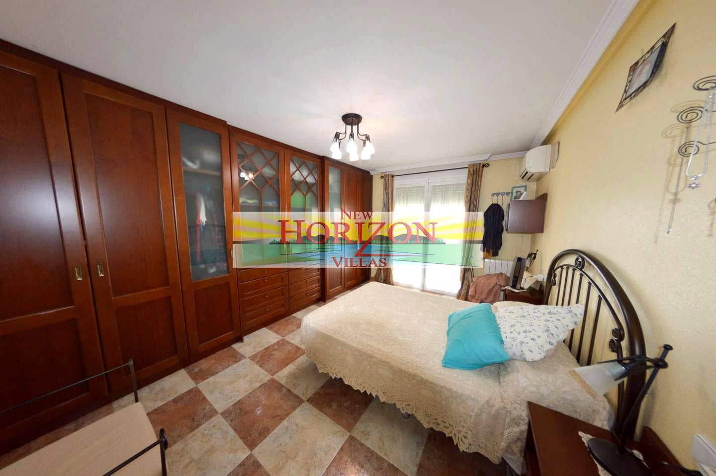 5 soveværelse Villa til salg i Huercal-Overa - € 370.000 (Ref: 9064321)