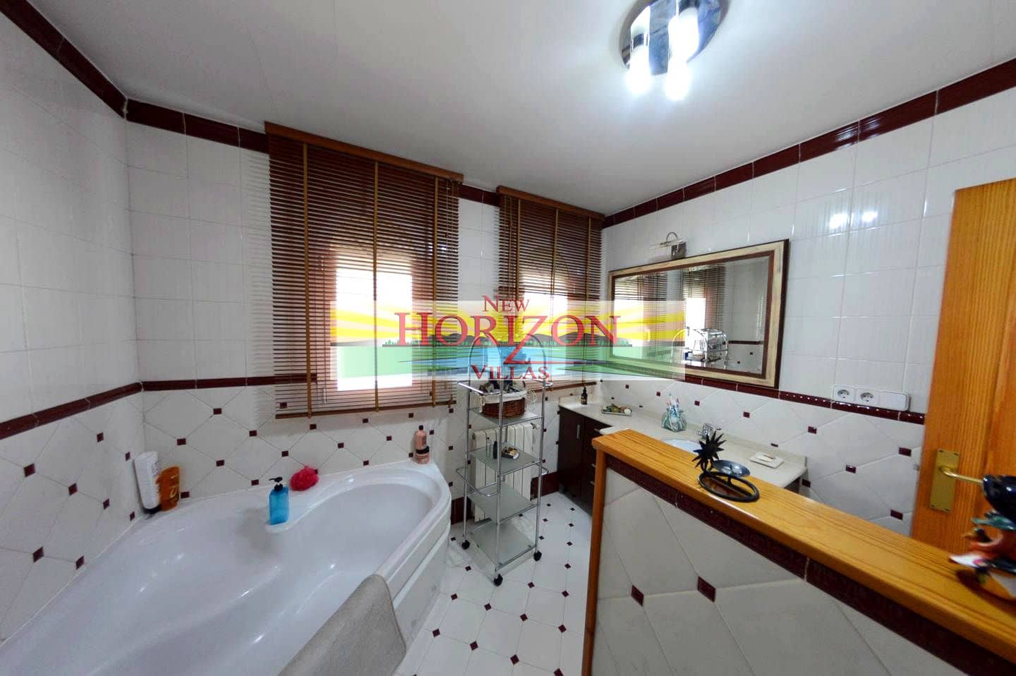 5 soveværelse Villa til salg i Huercal-Overa - € 370.000 (Ref: 9064321)