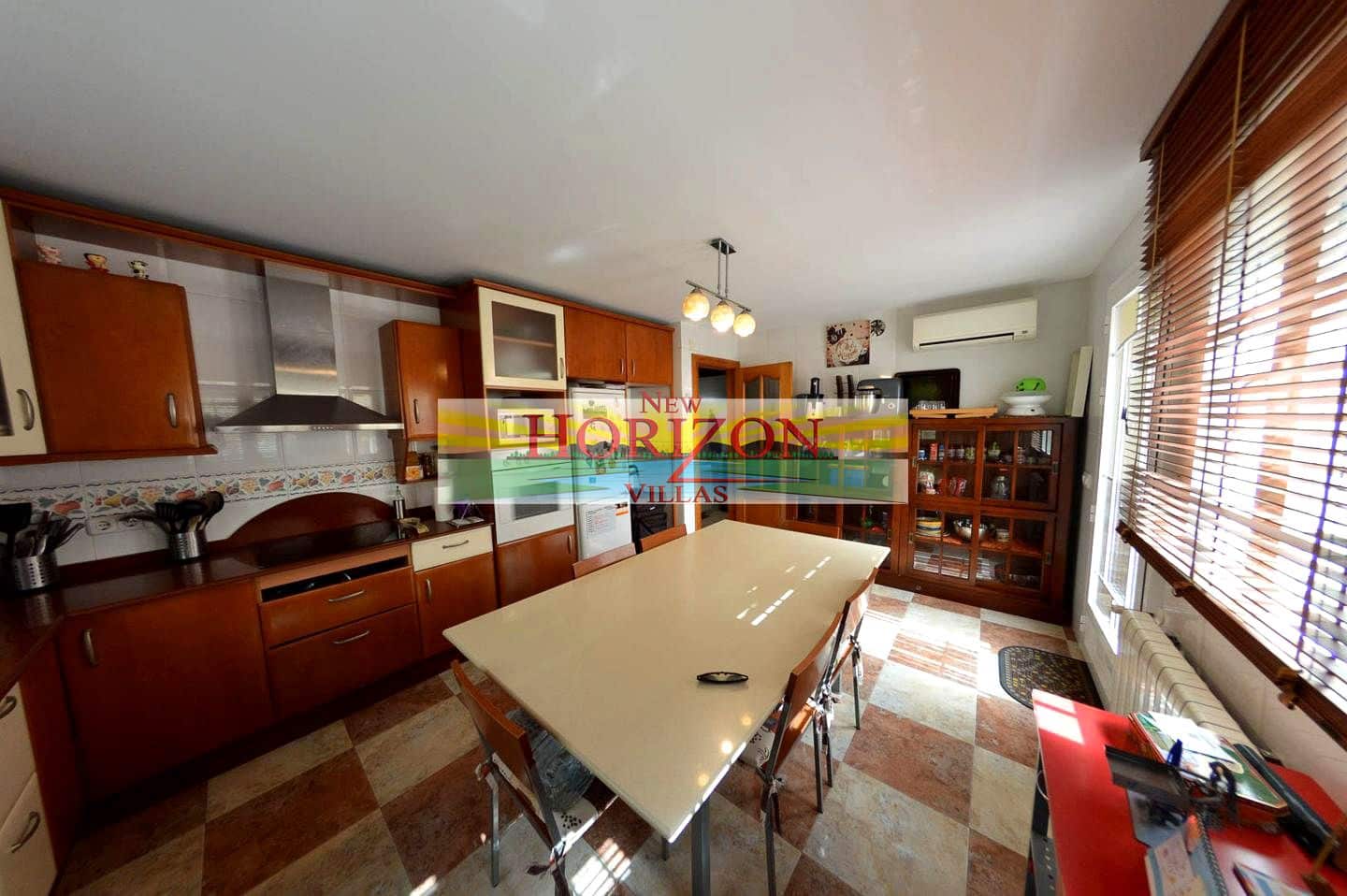 5 soveværelse Villa til salg i Huercal-Overa - € 370.000 (Ref: 9064321)