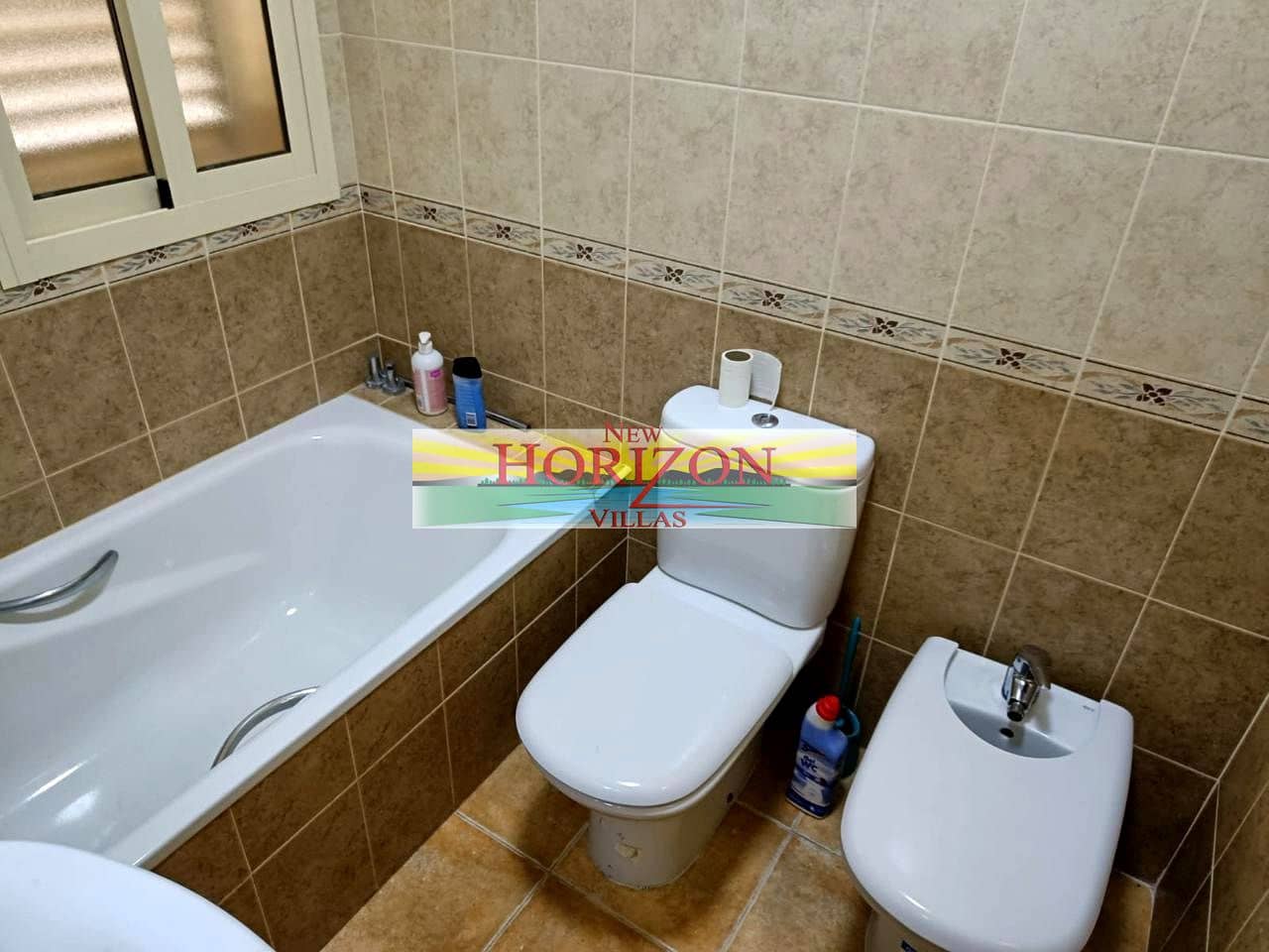 2 slaapkamer Flat te huur in La Alfoquia - € 530 (Ref: 9076680)