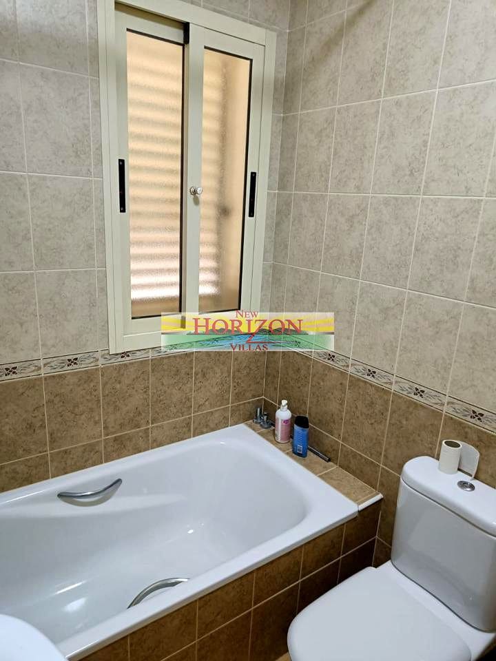 2 slaapkamer Flat te huur in La Alfoquia - € 530 (Ref: 9076680)