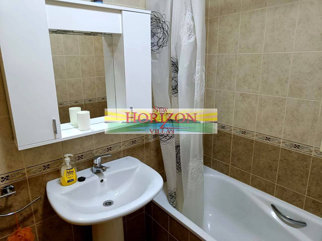 2 slaapkamer Flat te huur in La Alfoquia - € 530 (Ref: 9076680)