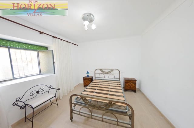 8 bedroom Villa for sale in Zurgena with garage - € 99,000 (Ref: 9191694)